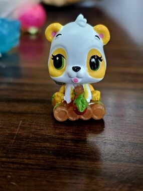 Hatchimals Colleggtibles Yellow White Panda Bear Silver Wings Figure